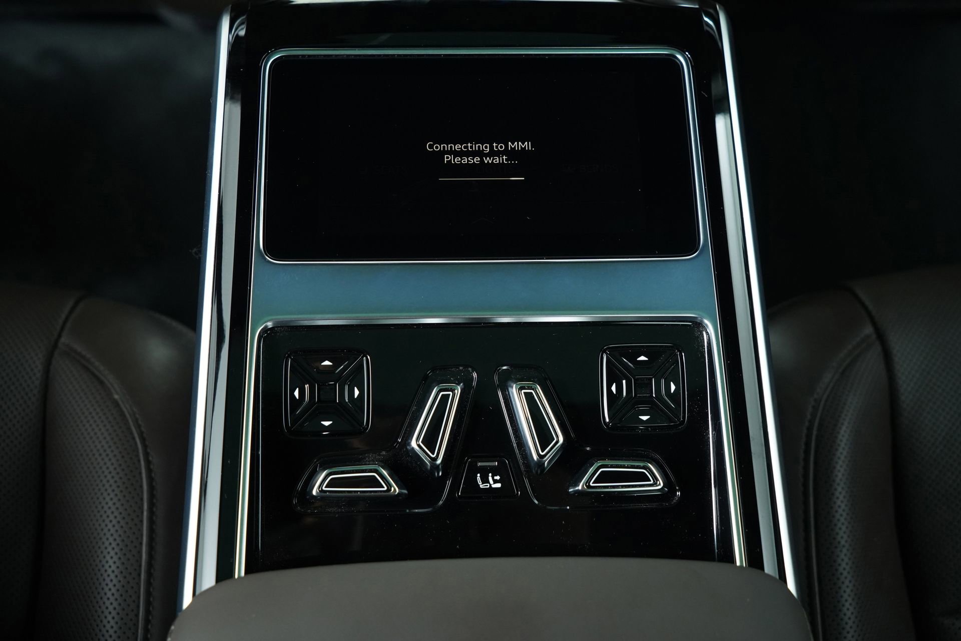 Used 2021 Audi A8 L 4.0T image 30