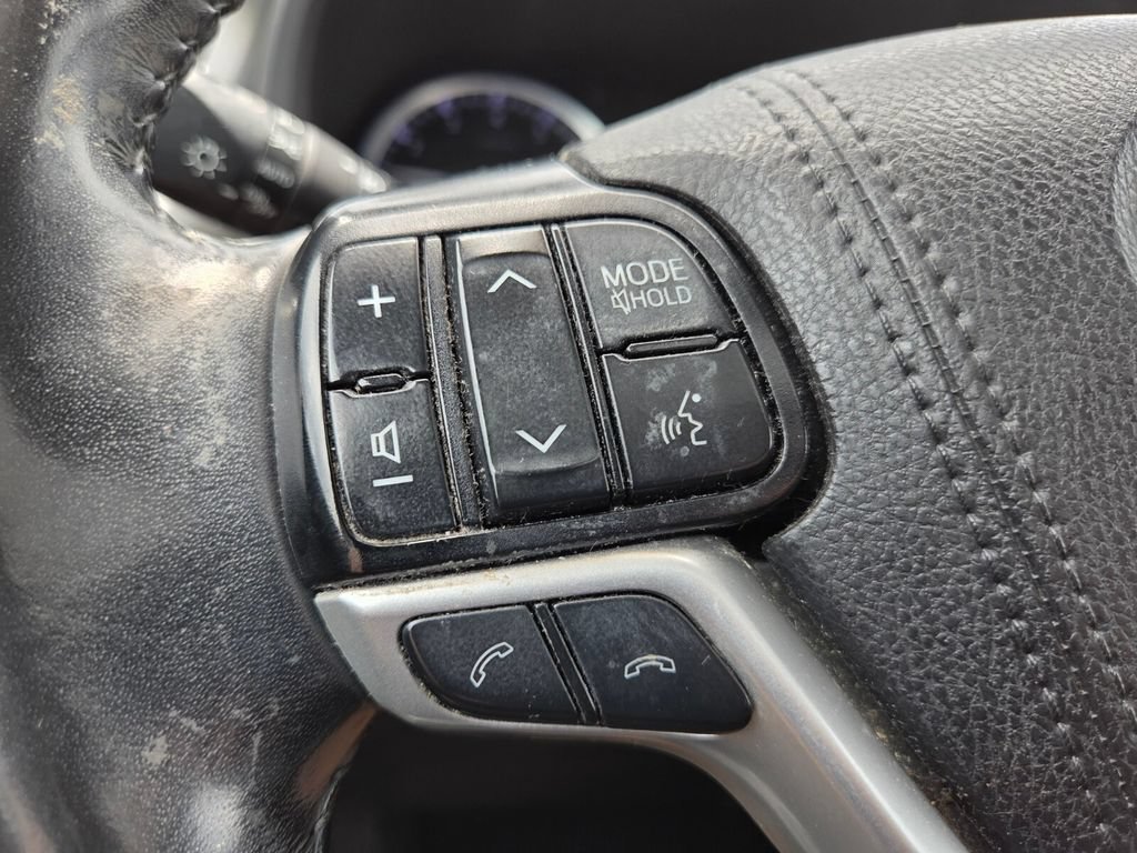 Used 2019 Toyota Highlander Limited FWD image 13