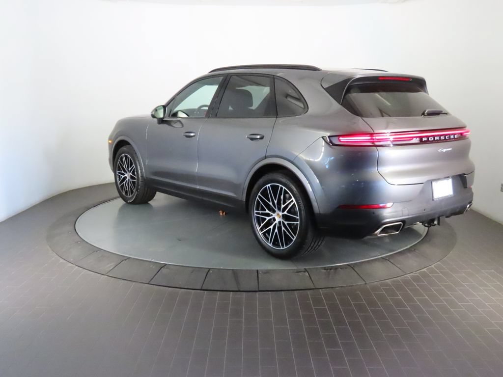 Certified 2025 Porsche Cayenne AWD/4WD image 3