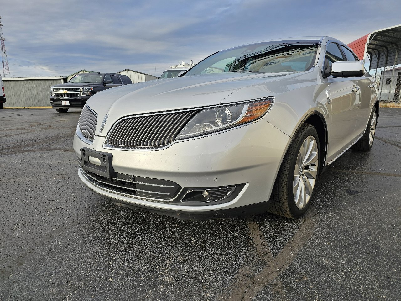 Used 2014 Lincoln MKS image 2