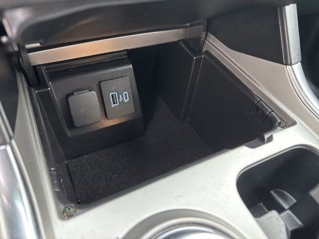 Used 2022 Ford Explorer XLT w/ Equipment Group 202A image 27