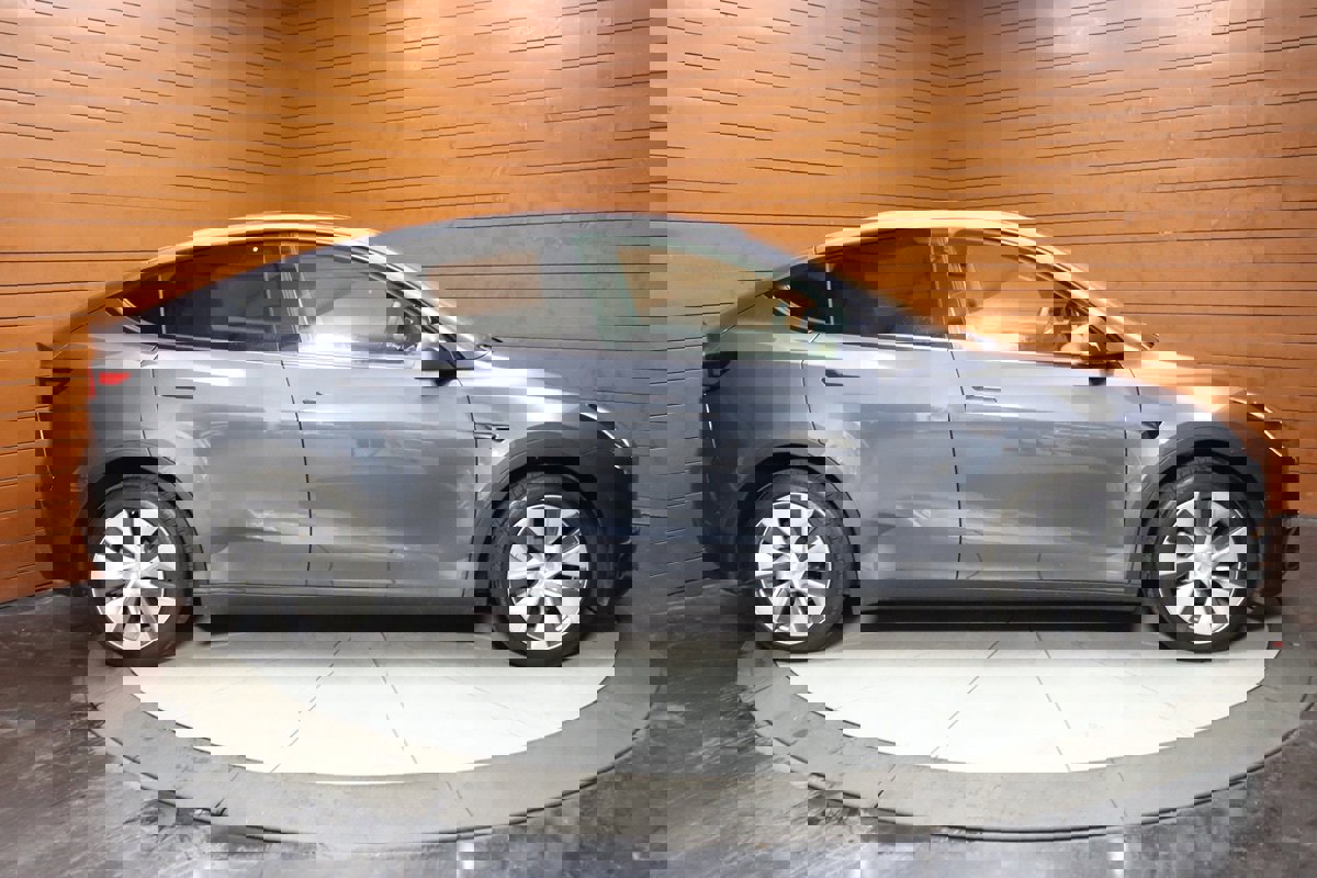 Used 2023 Tesla Model Y Long Range image 15