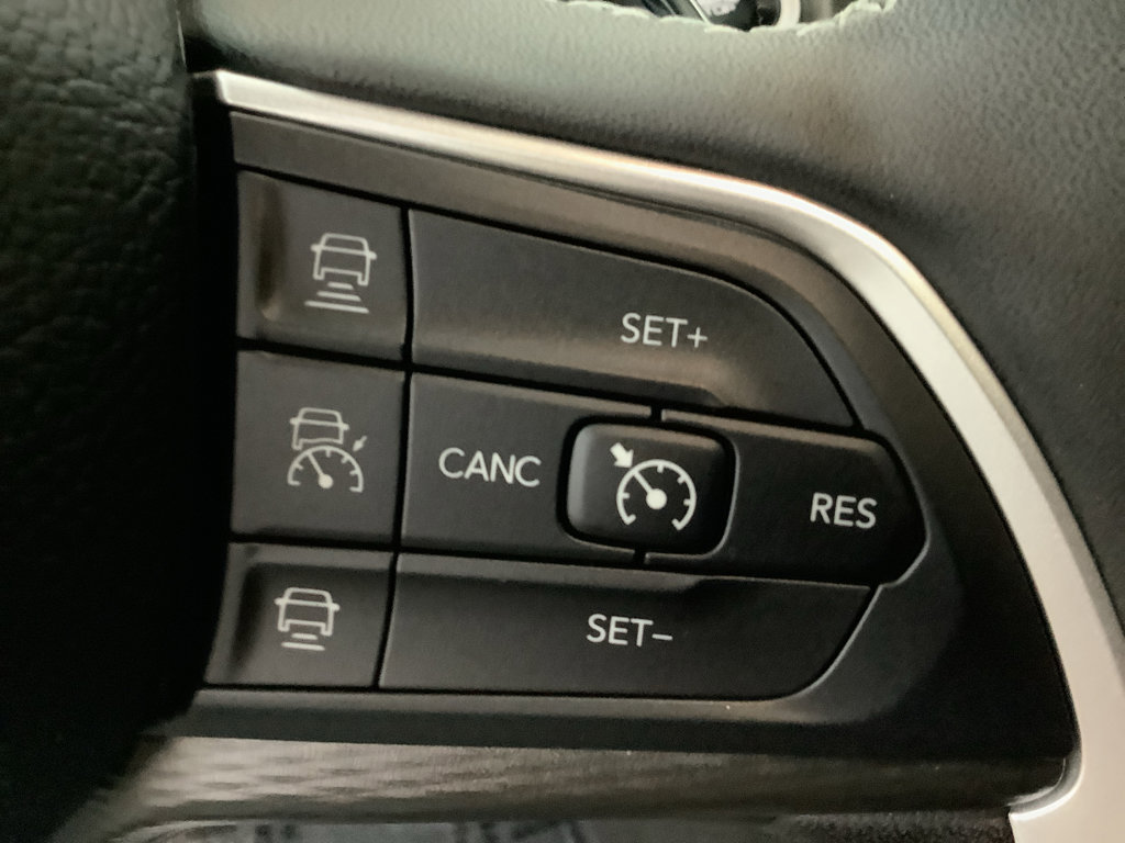 New 2025 Jeep Grand Cherokee L Laredo image 17