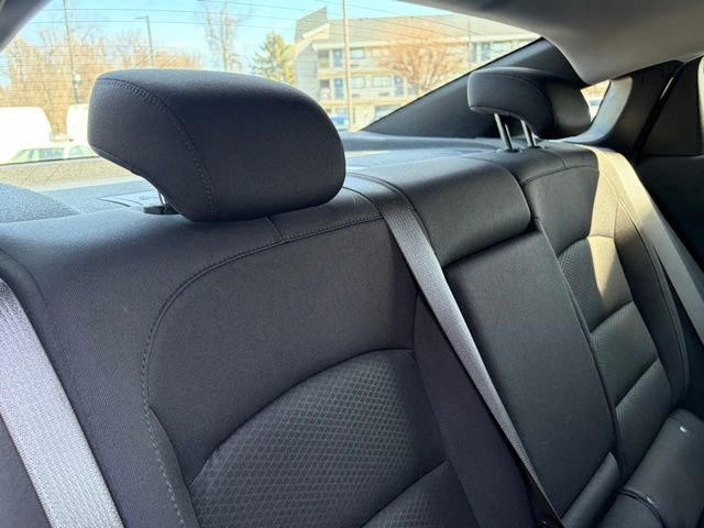 Used 2025 Chevrolet Malibu LT image 28