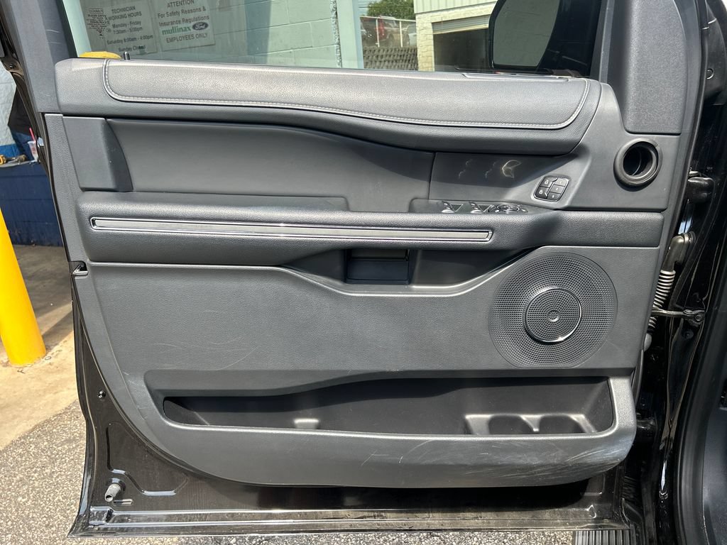 Used 2024 Ford Expedition XLT RWD image 9