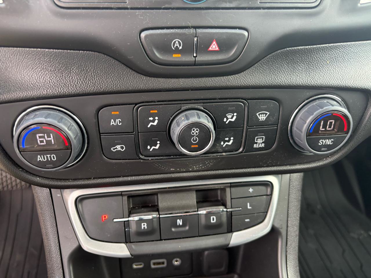 Used 2024 GMC Terrain SLE w/ Driver Convenience Package FWD image 25