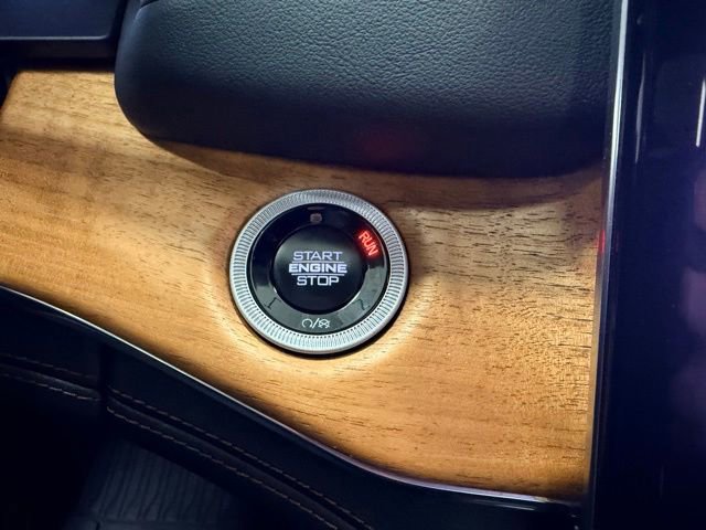 Used 2024 Jeep Grand Cherokee Summit AWD/4WD image 15