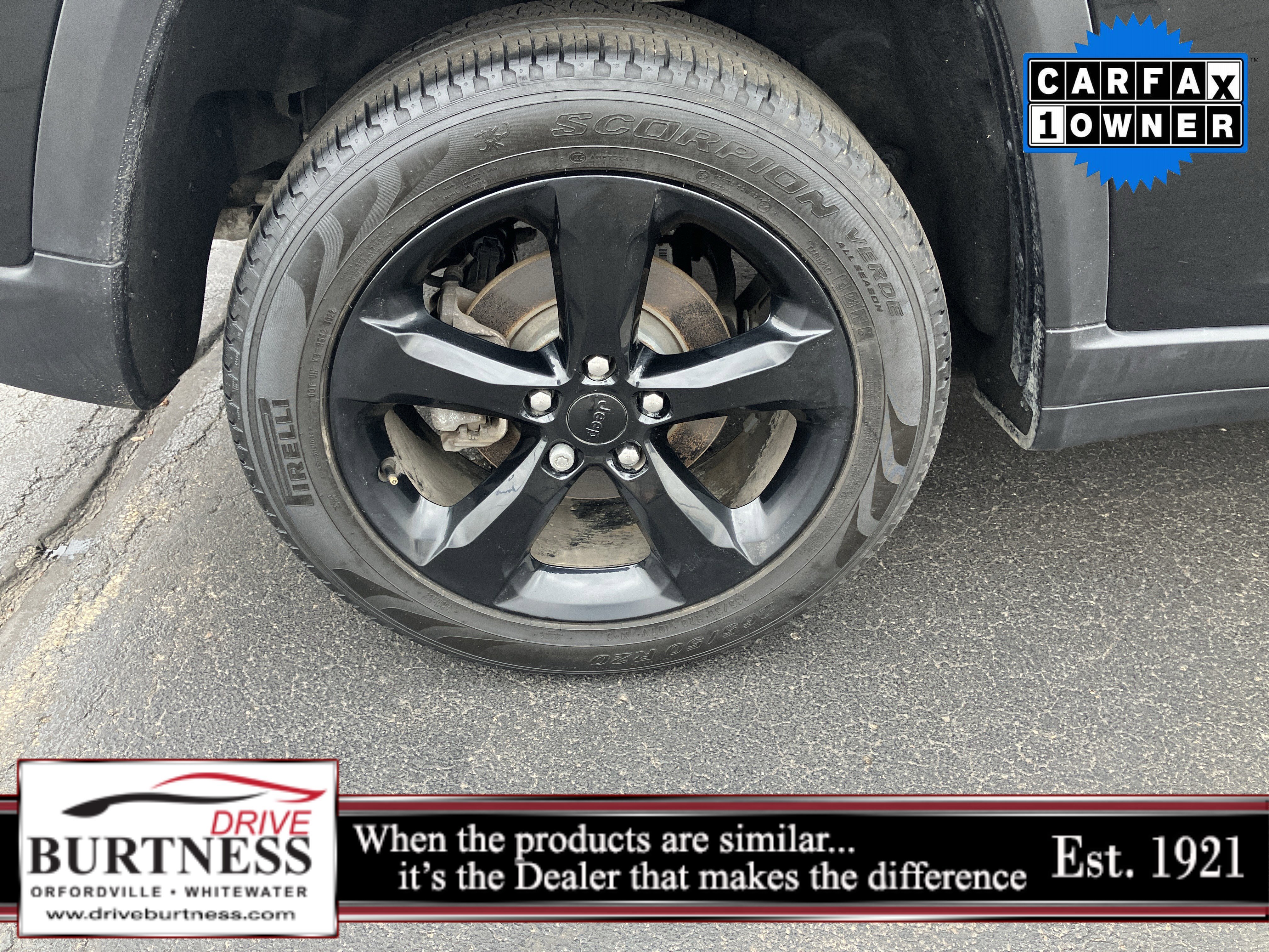 Used 2023 Jeep Grand Cherokee Limited w/ Black Appearance Package image 13