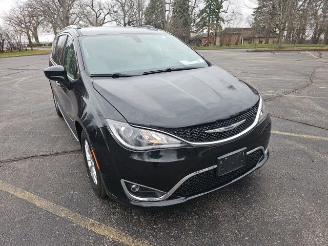 Used 2018 Chrysler Pacifica Touring-L image 8