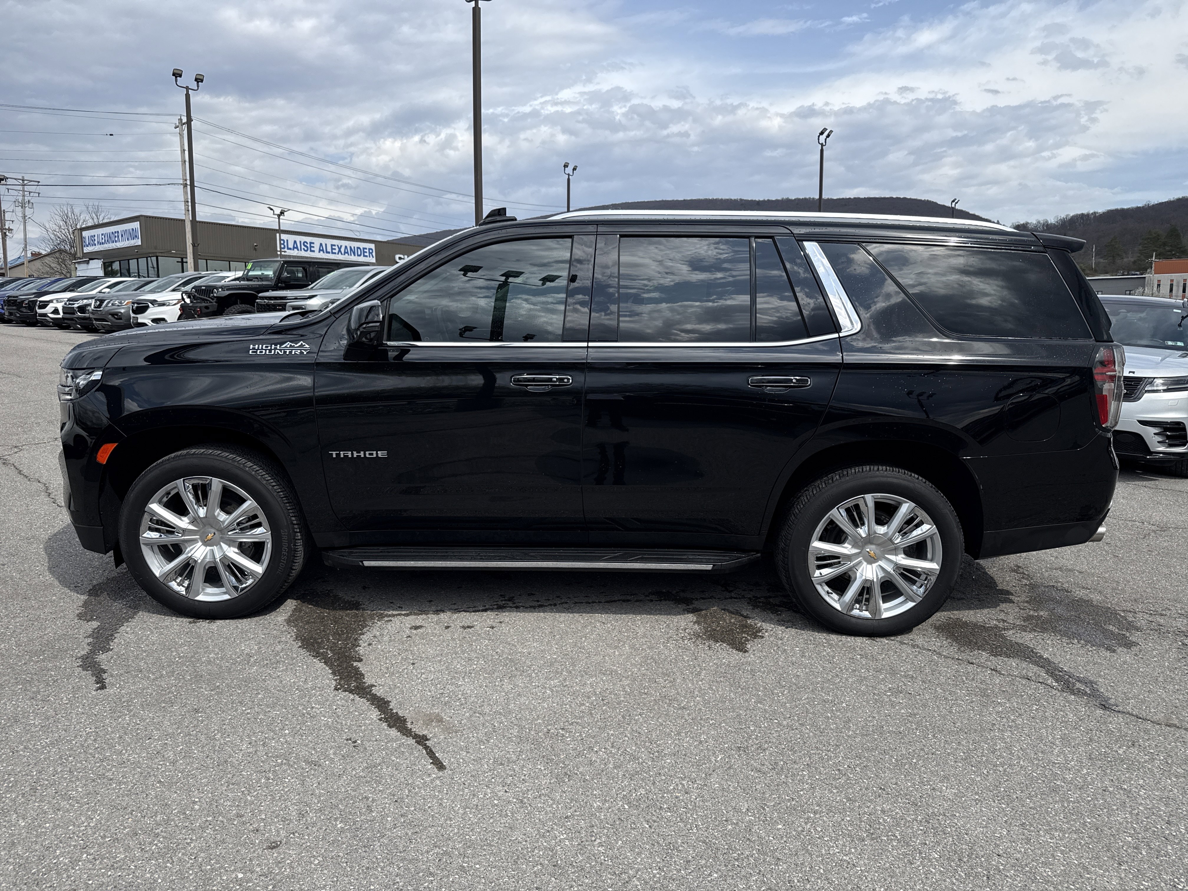 Used 2023 Chevrolet Tahoe High Country AWD/4WD image 7