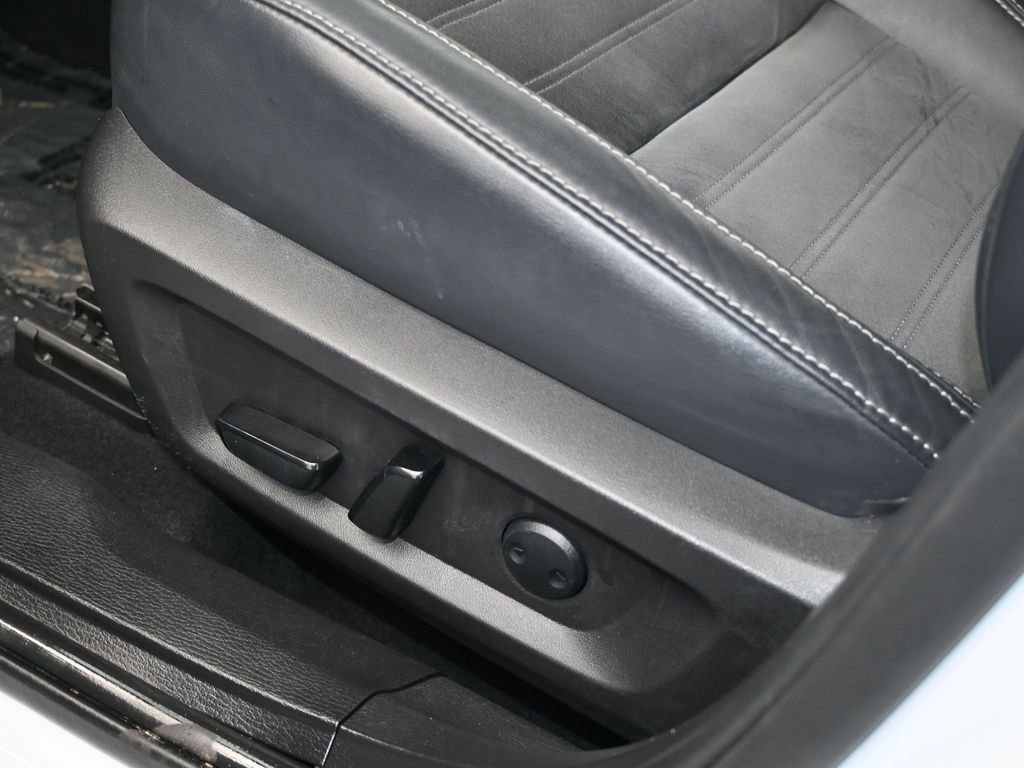 Used 2023 Mitsubishi Outlander SE image 12