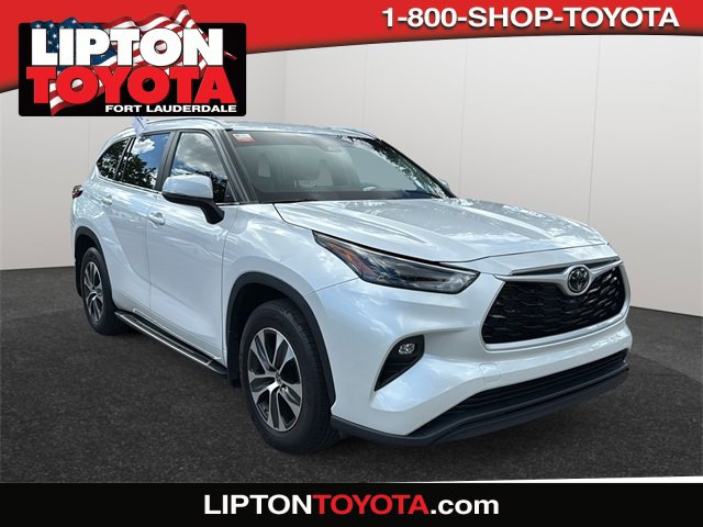 Certified 2023 Toyota Highlander XLE image 1