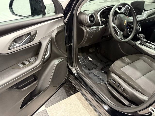 Used 2025 Chevrolet Blazer LT image 30