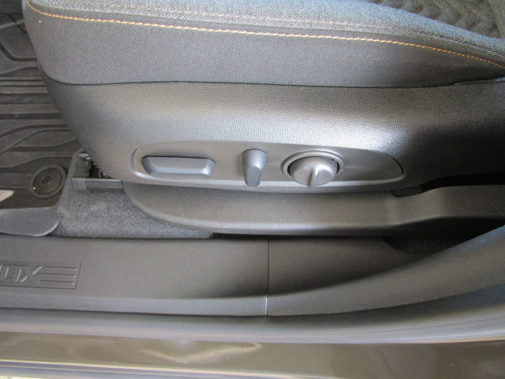 Used 2023 Chevrolet Equinox LT FWD image 27