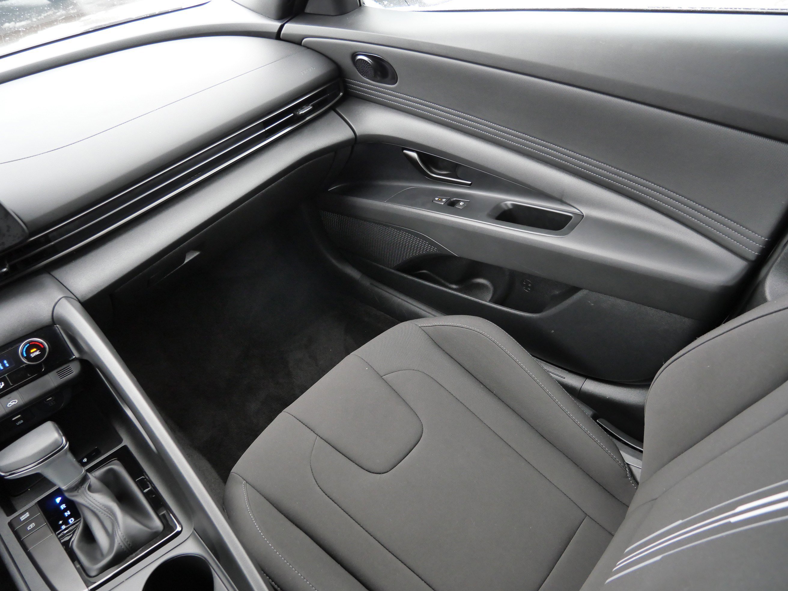 Certified 2025 Hyundai Elantra Sport image 11