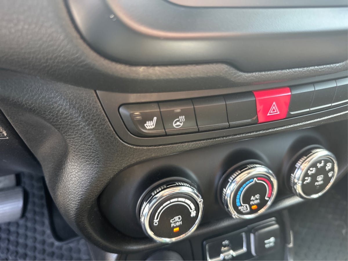 Used 2016 Jeep Renegade 75th Anniversary AWD/4WD image 13