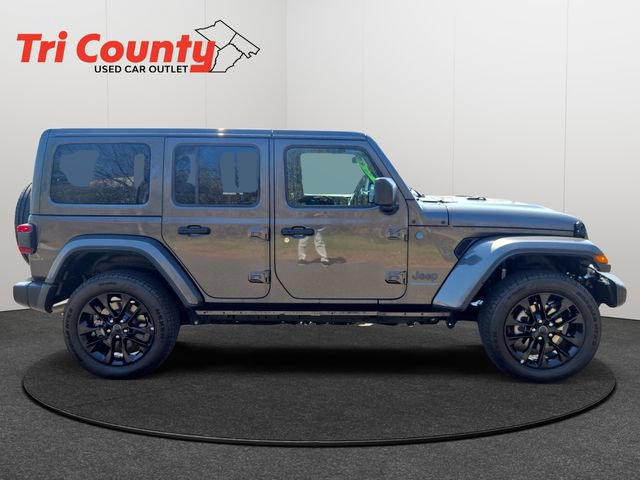 Used 2025 Jeep Wrangler Unlimited Sahara w/ Safety Group AWD/4WD image 9