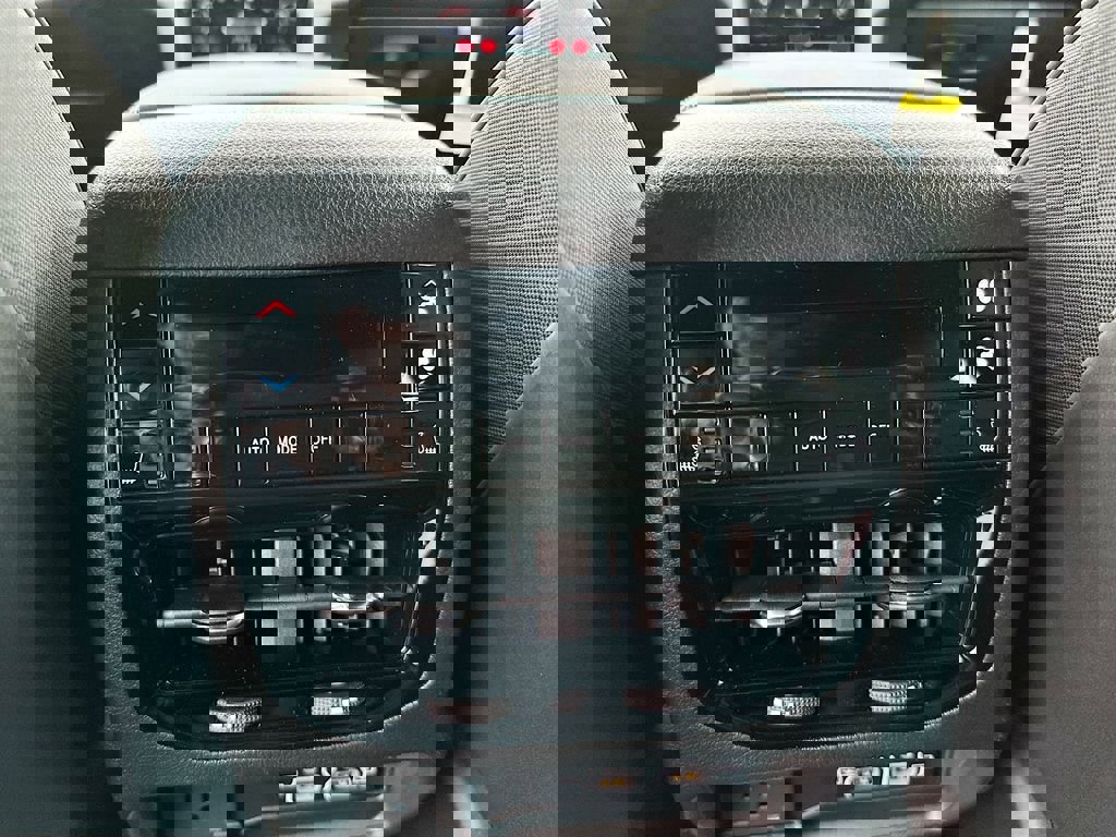 New 2025 Jeep Grand Cherokee L Overland w/ Advanced Protech Group III image 28