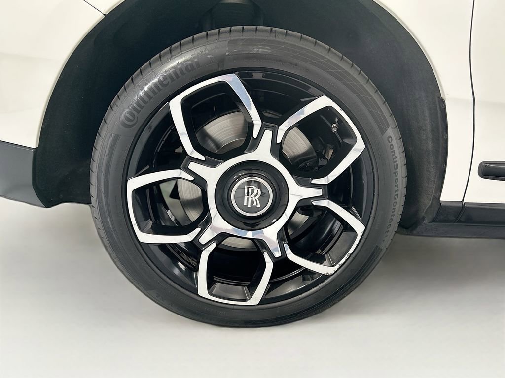 Used 2021 Rolls-Royce Cullinan Black Badge AWD/4WD image 32