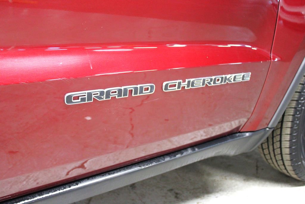 Used 2019 Jeep Grand Cherokee Laredo image 32