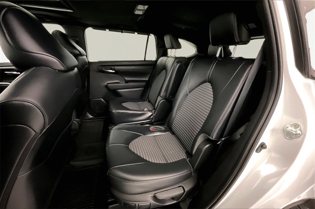 Used 2022 Toyota Highlander XSE image 19