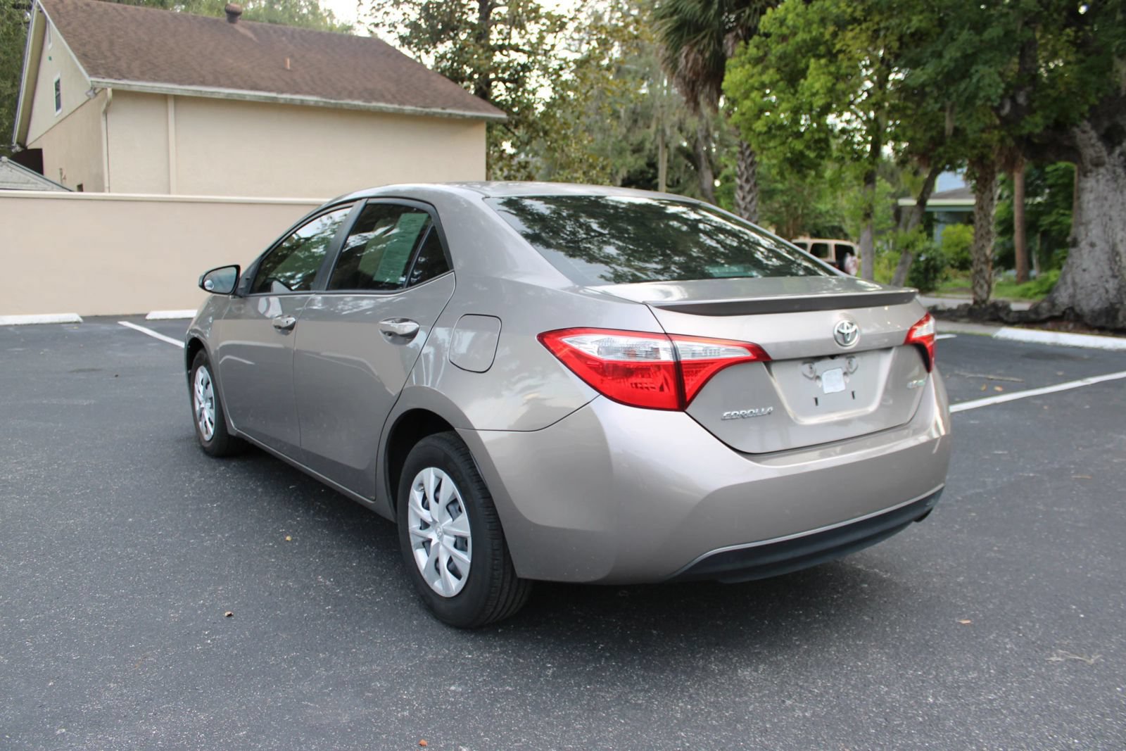 Used 2016 Toyota Corolla LE FWD image 5