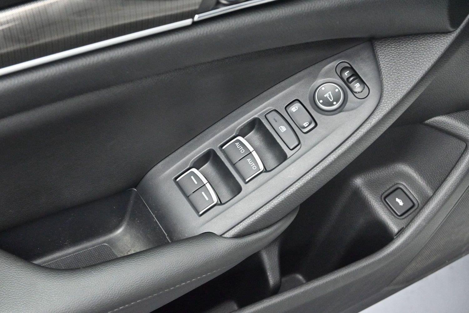 Used 2020 Honda Accord Sport image 11