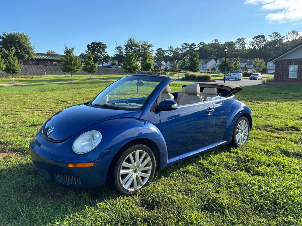 Used 2008 Volkswagen Beetle SE image 1