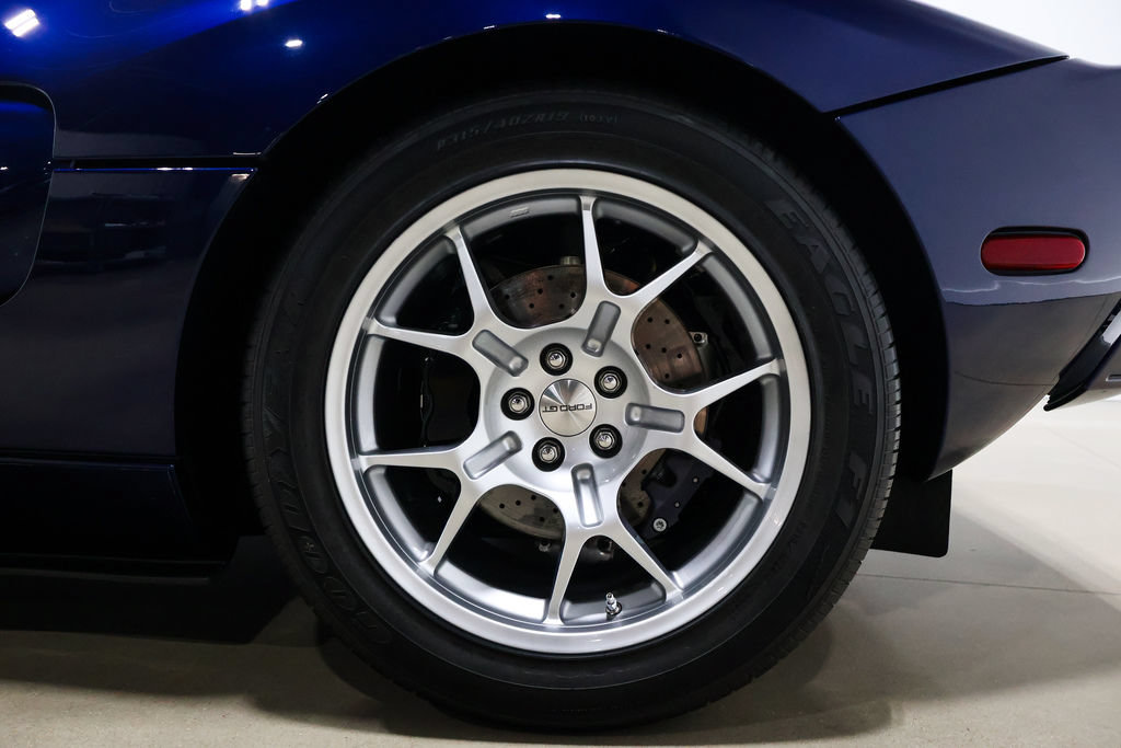 Used 2005 Ford GT RWD image 75