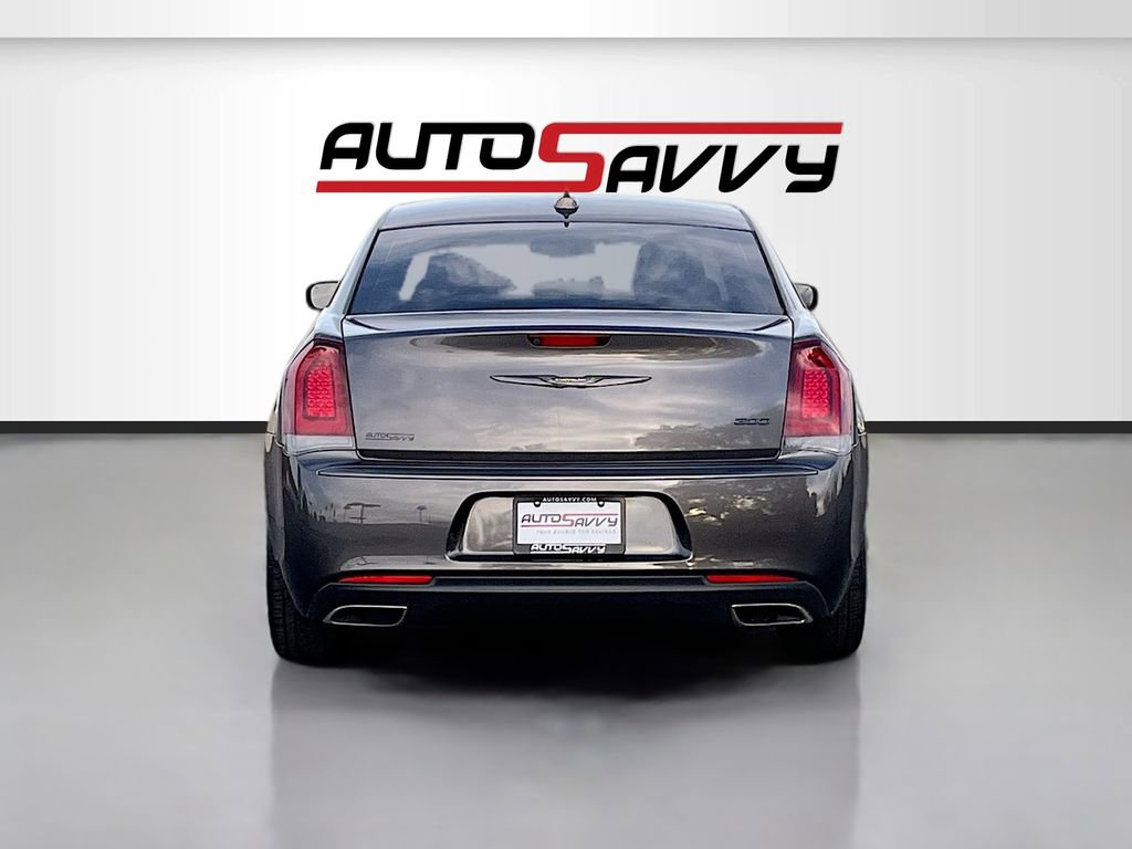 Used 2022 Chrysler 300 Touring w/ Sport Appearance Package RWD image 6