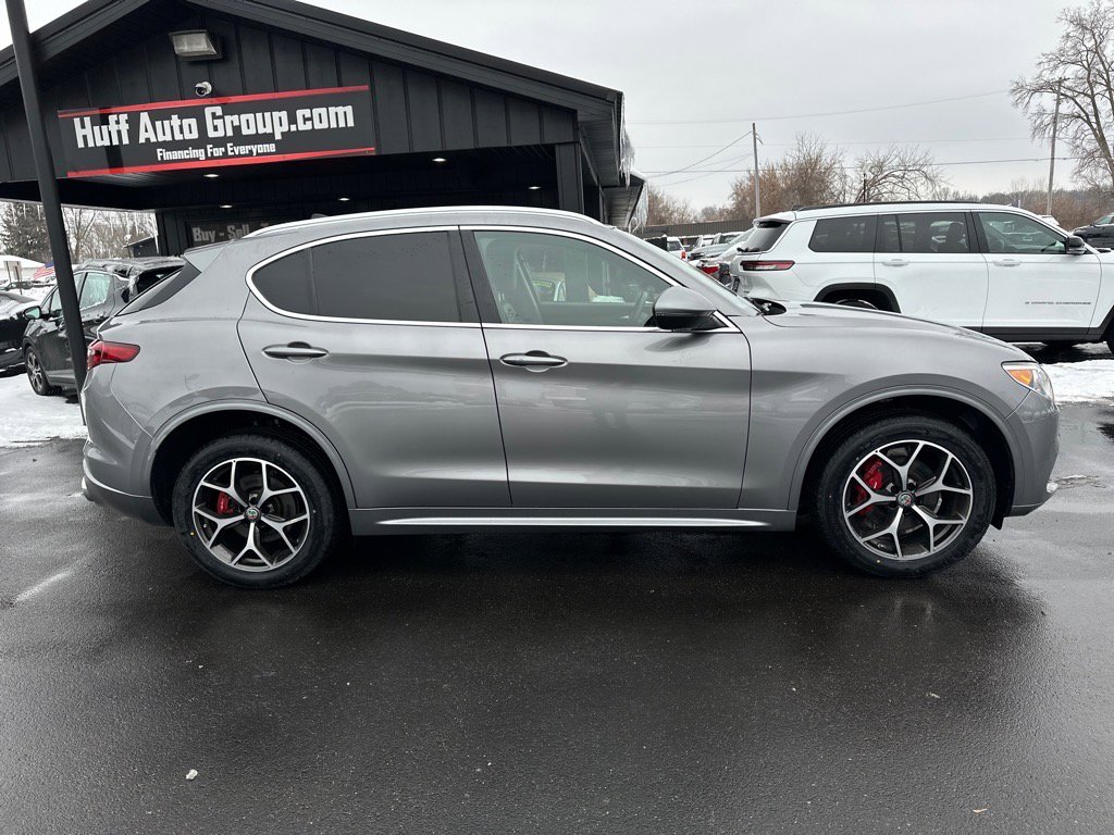 Used 2021 Alfa Romeo Stelvio Ti image 3