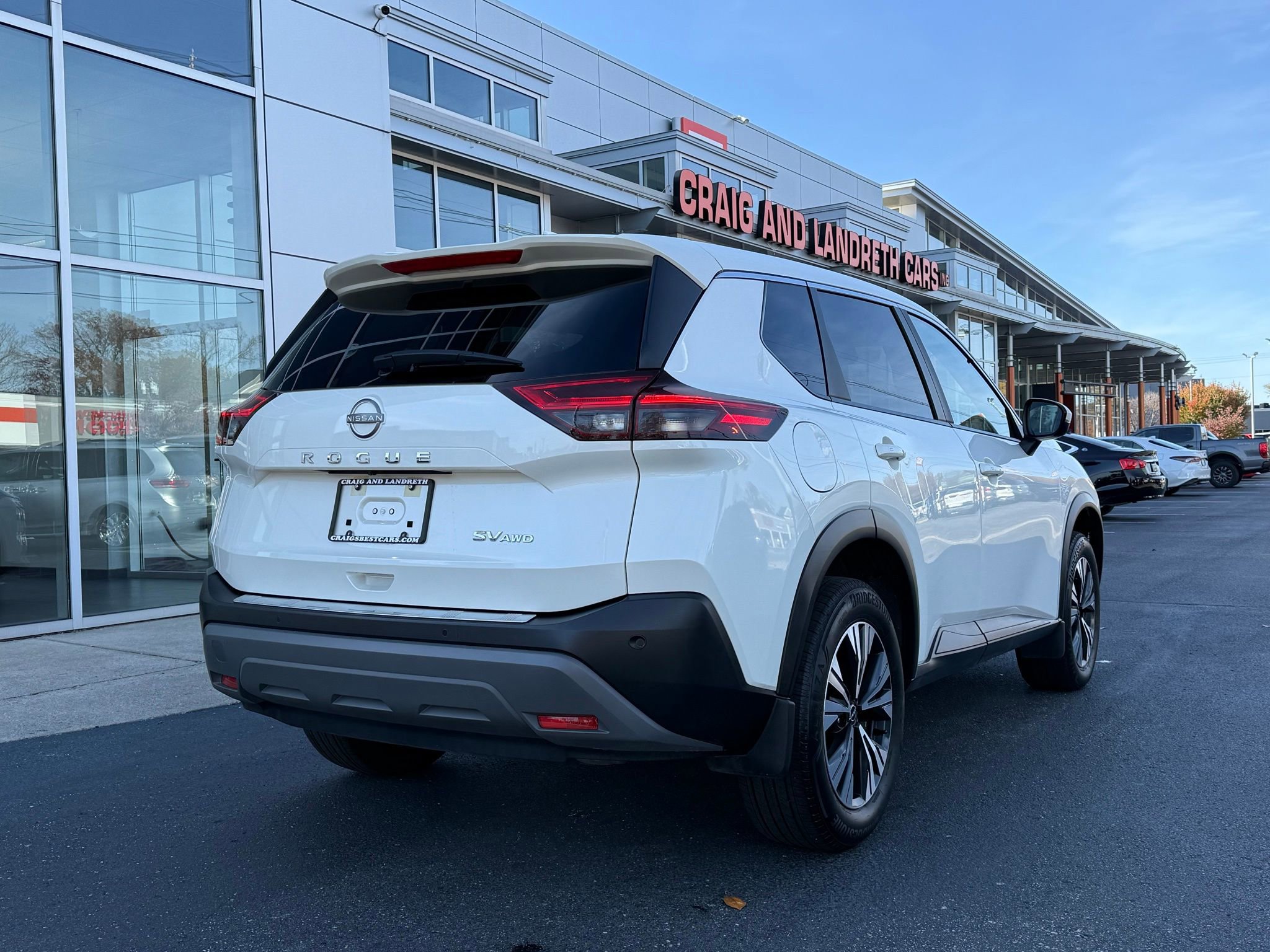 Used 2023 Nissan Rogue SV image 4