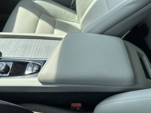 Used 2024 Volvo XC60 B5 Plus w/ Protection Package Premier image 27