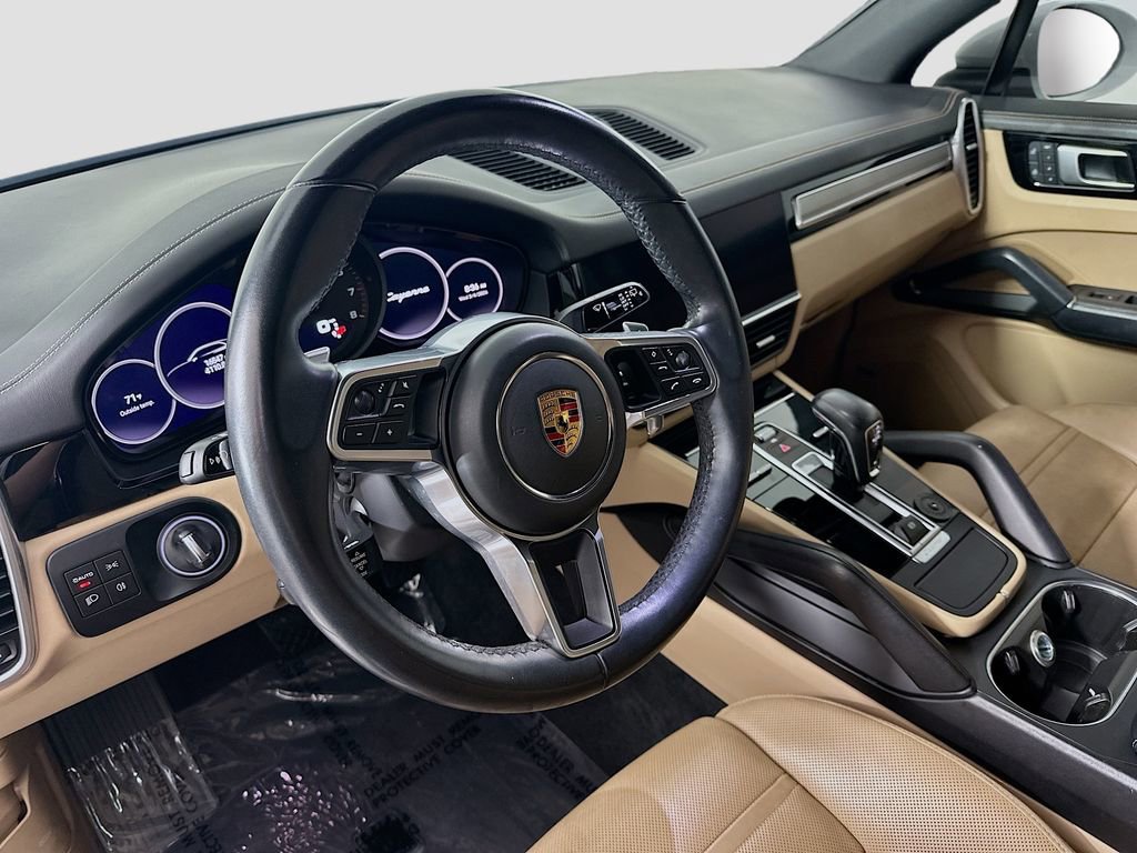Certified 2022 Porsche Cayenne Platinum Edition image 4