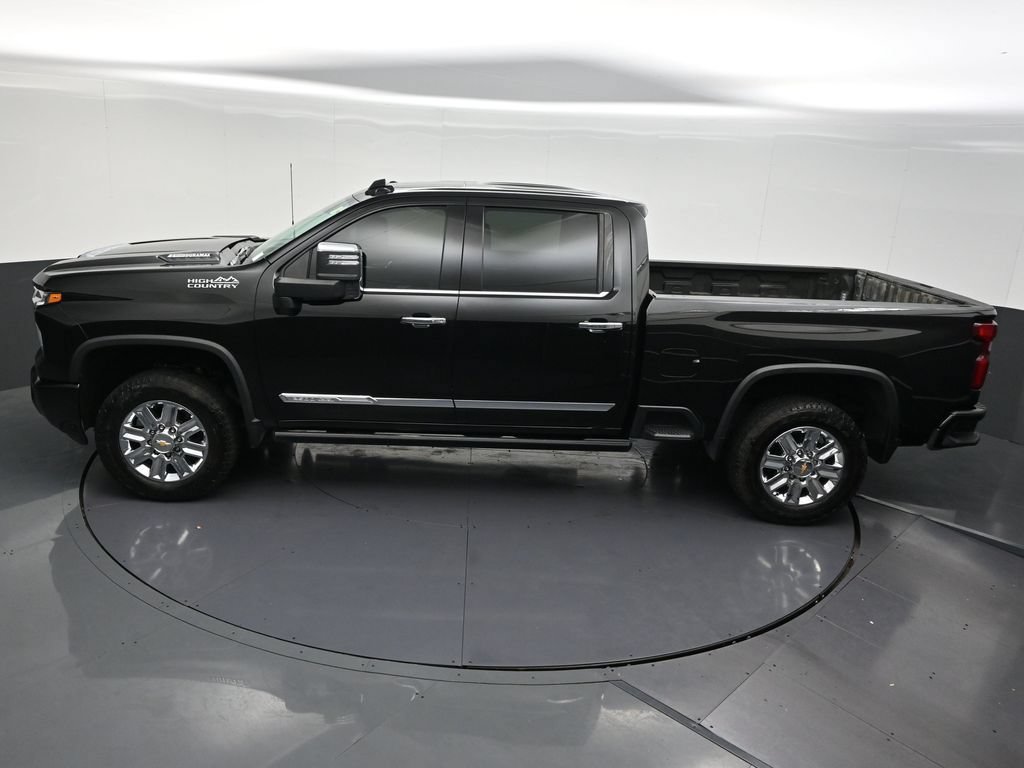 Used 2024 Chevrolet Silverado 2500 High Country w/ High Country Premium Package AWD/4WD image 18