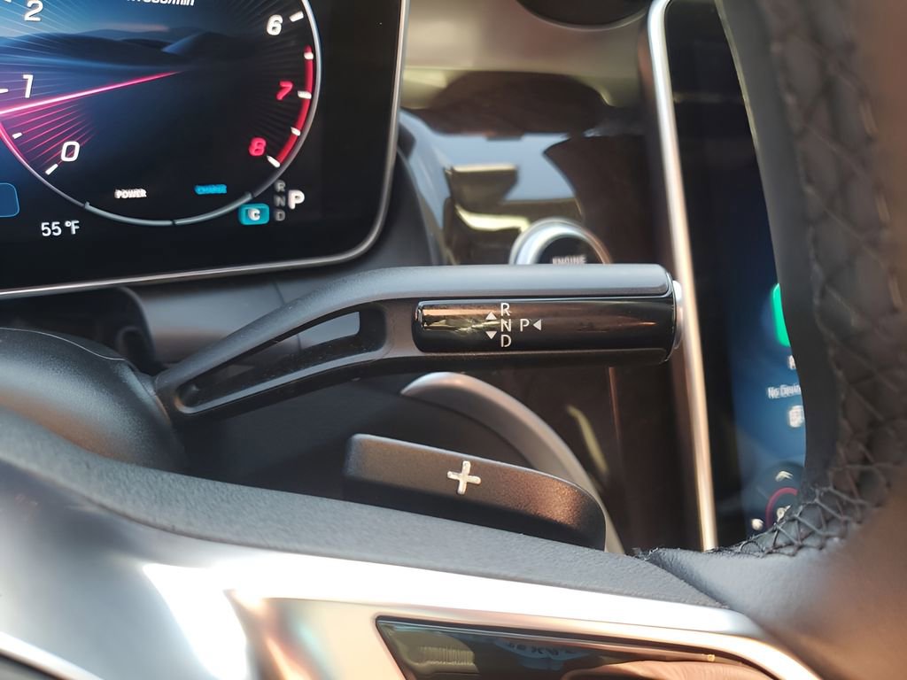 Used 2025 Mercedes-Benz GLC 300 4MATIC image 36