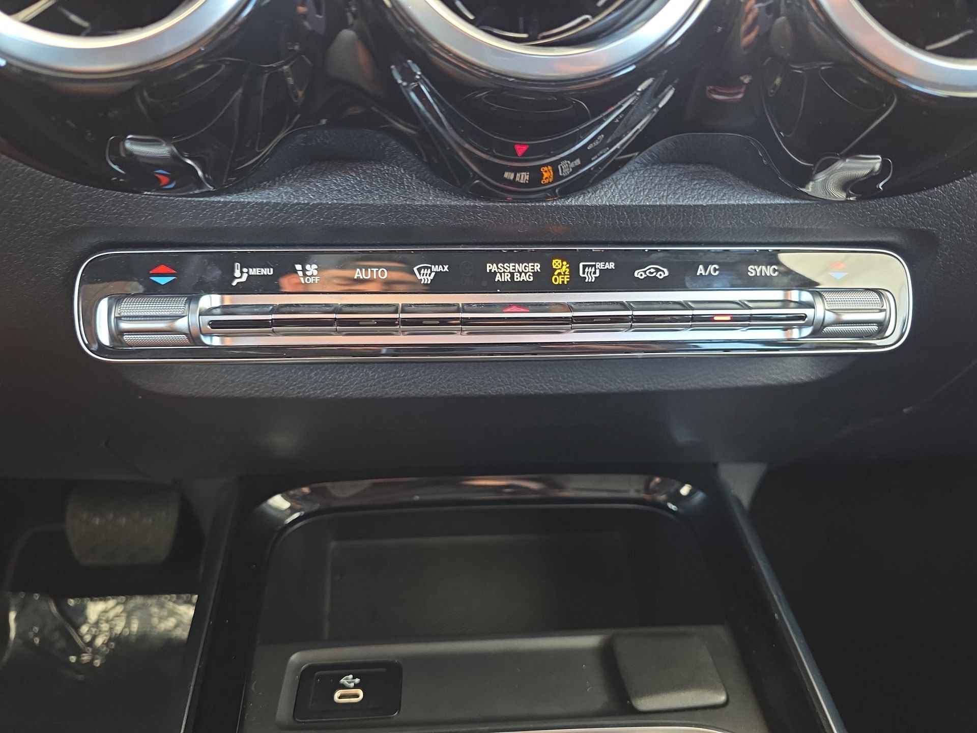 Certified 2025 Mercedes-Benz GLB 250 image 24
