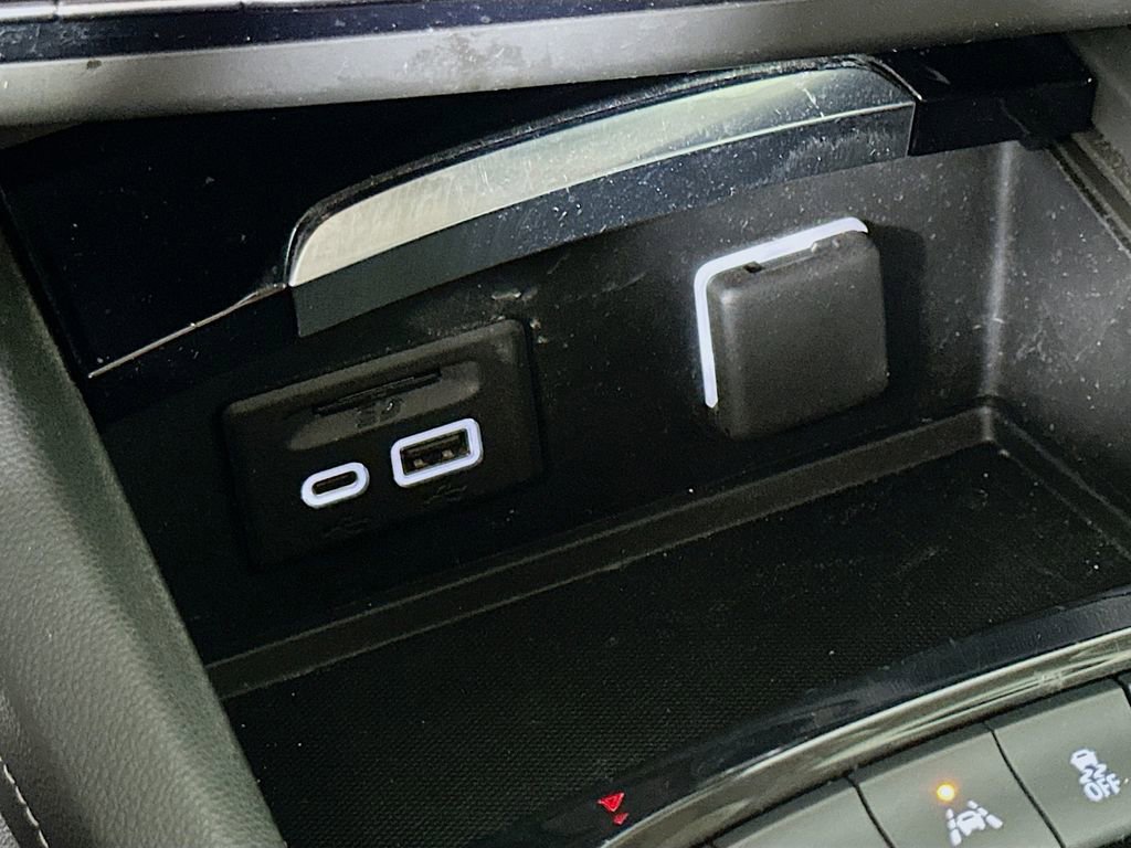 Used 2023 Buick Envision Essence w/ Technology Package I image 32