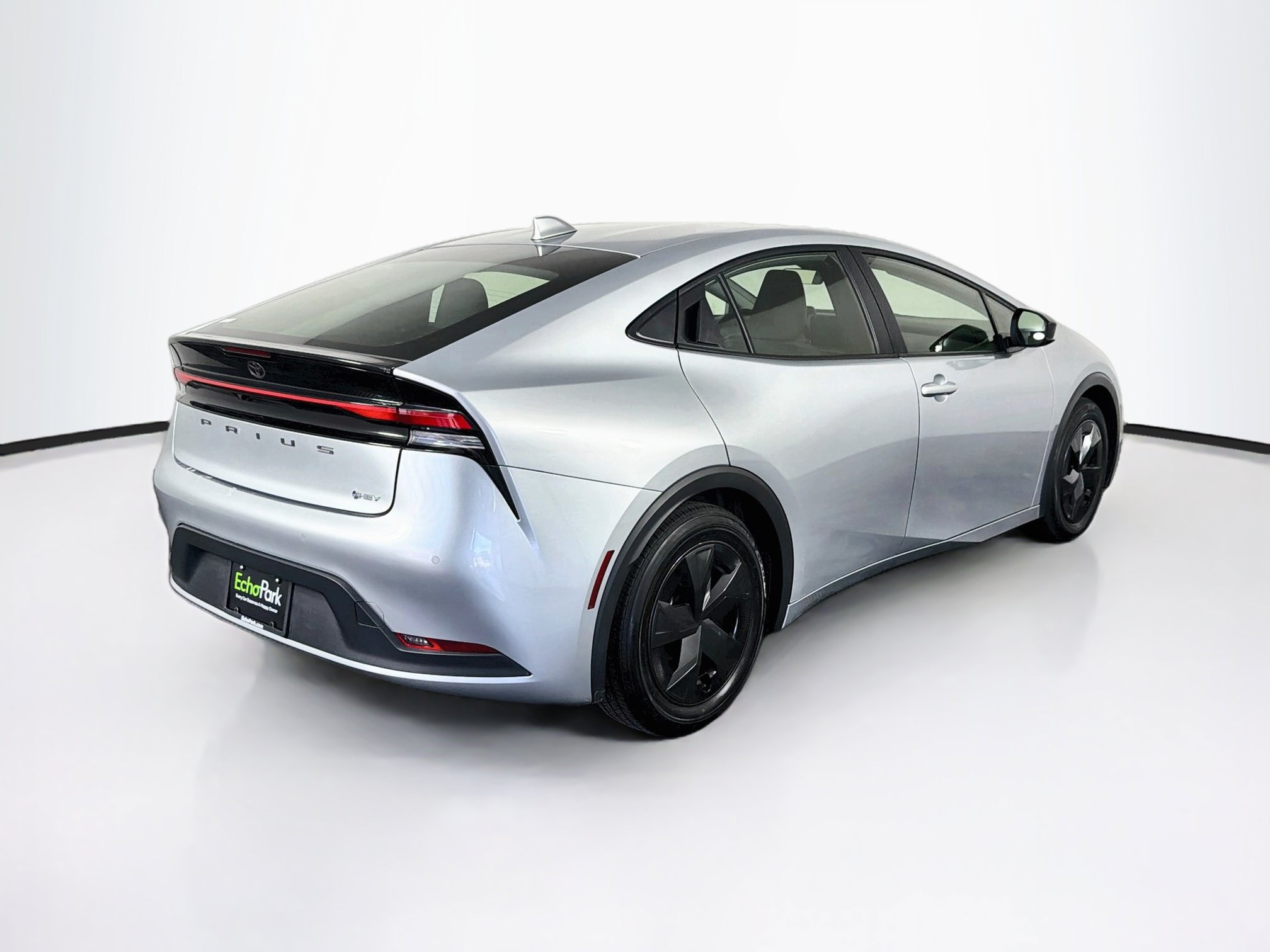 Used 2025 Toyota Prius LE FWD image 9