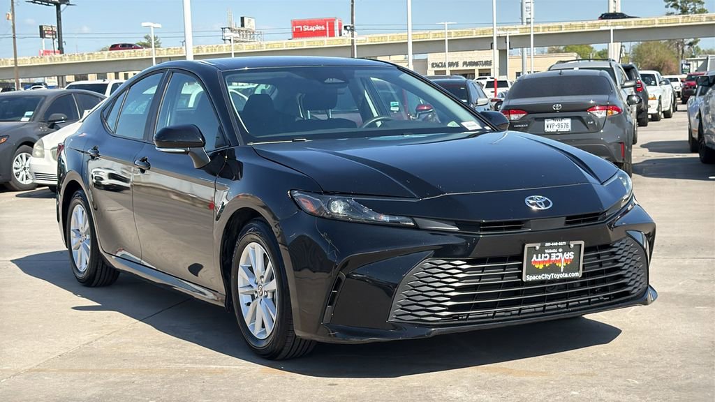 Used 2025 Toyota Camry LE image 7