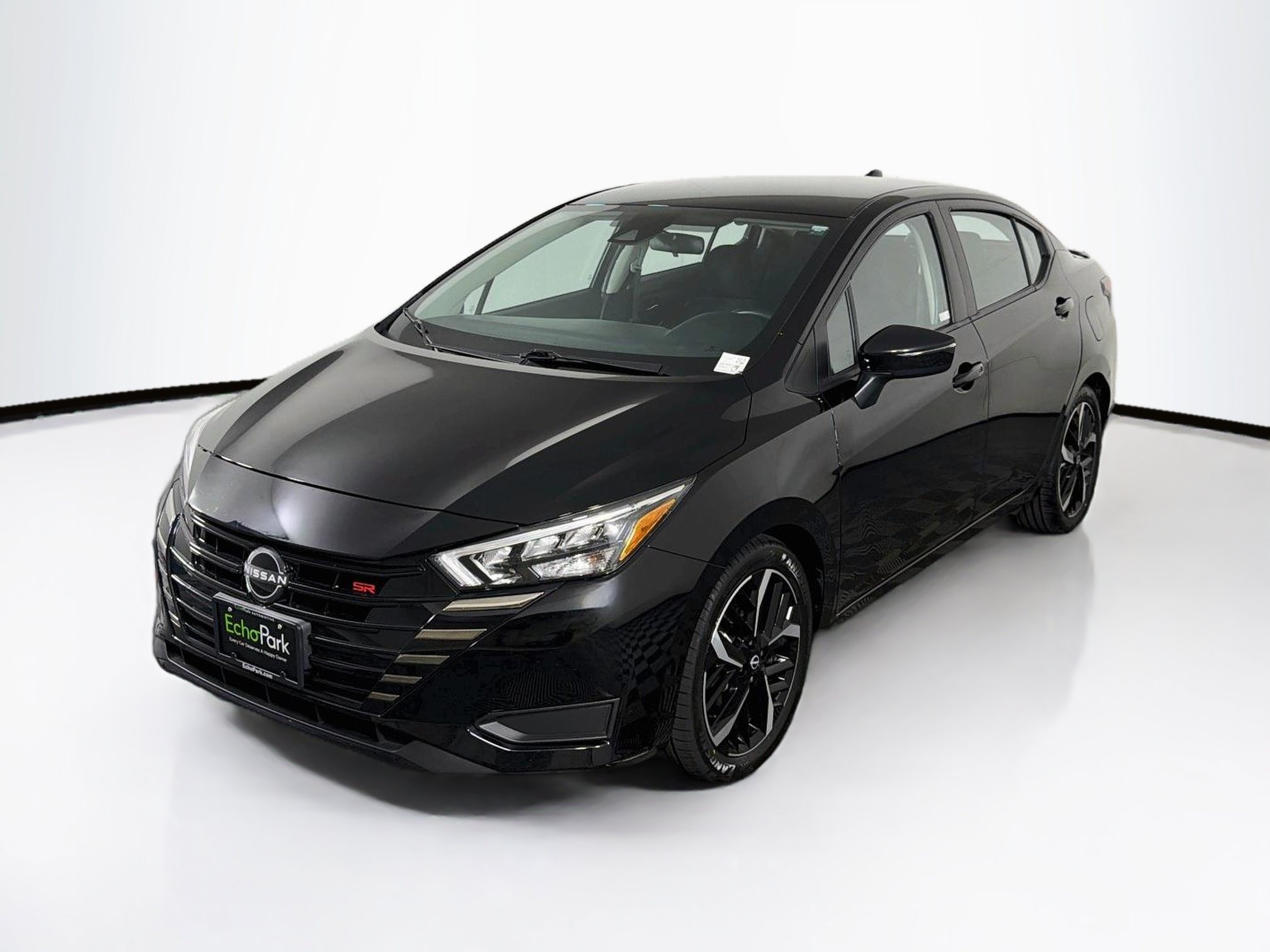 Used 2024 Nissan Versa SR FWD image 3