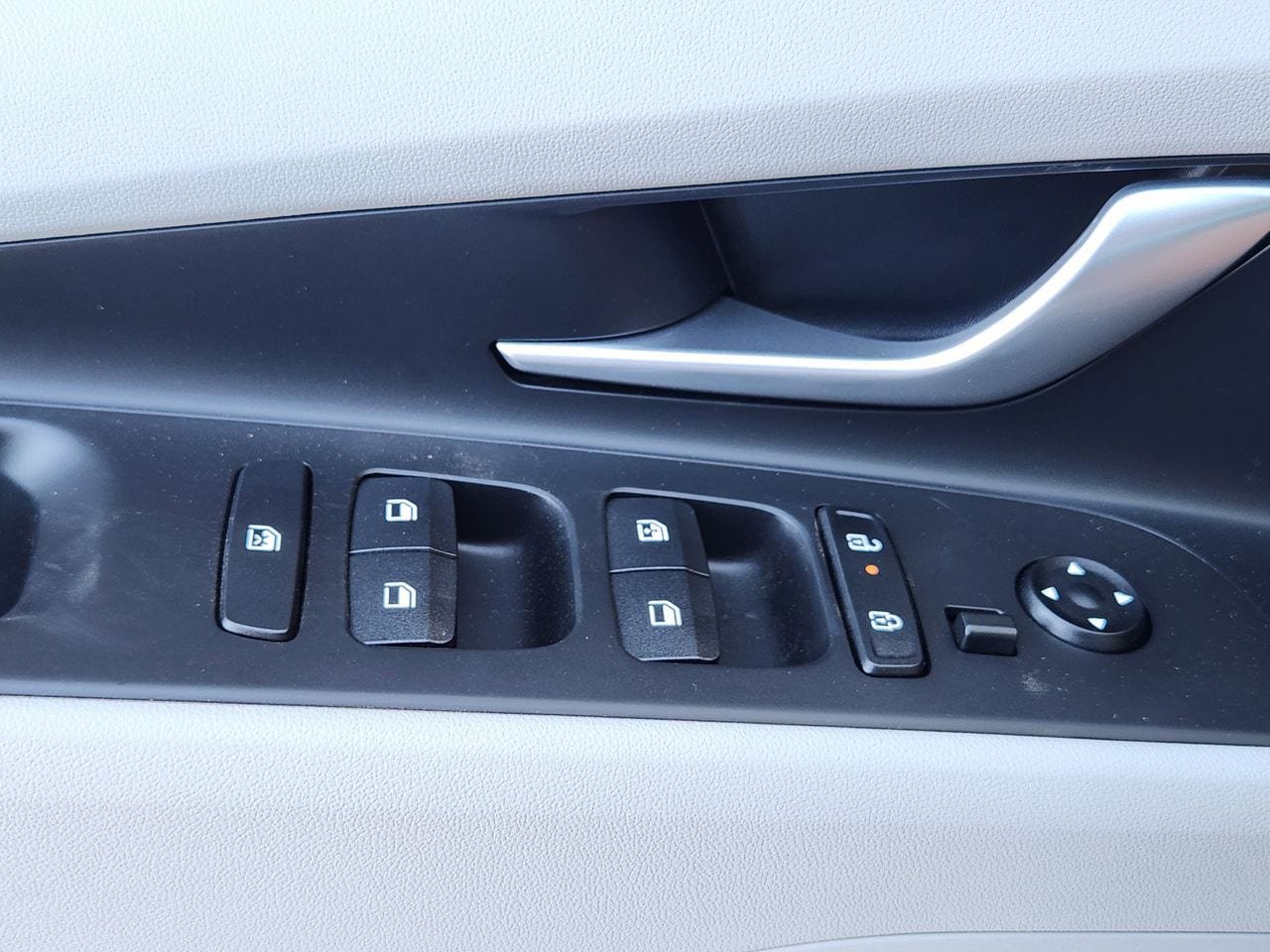 New 2026 Hyundai Elantra Limited FWD image 22