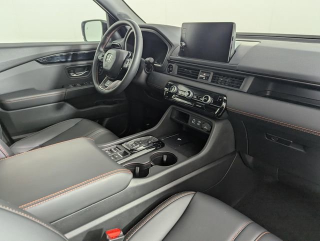 Used 2025 Honda Pilot TrailSport image 24