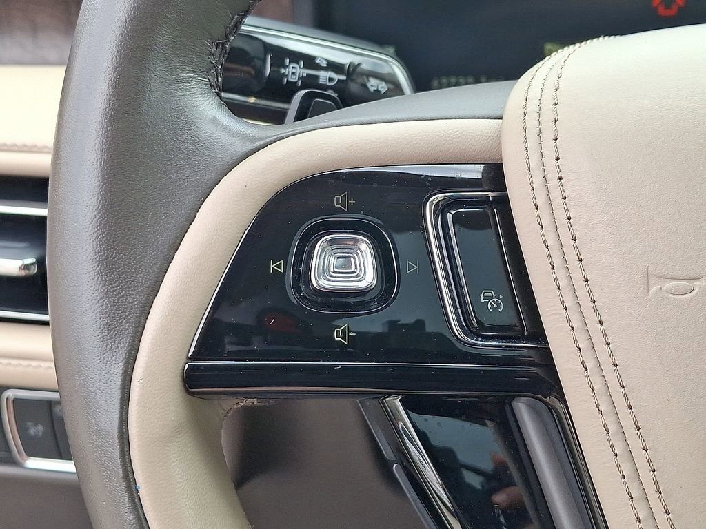 Used 2023 Lincoln Aviator Reserve w/ Equipment Group 201A AWD/4WD image 23