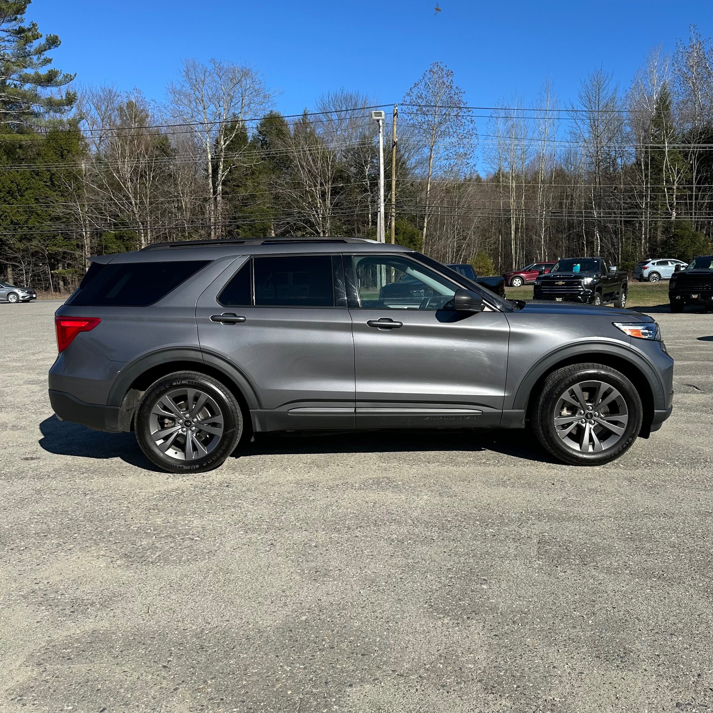 Used 2021 Ford Explorer XLT w/ Equipment Group 202A AWD/4WD image 2