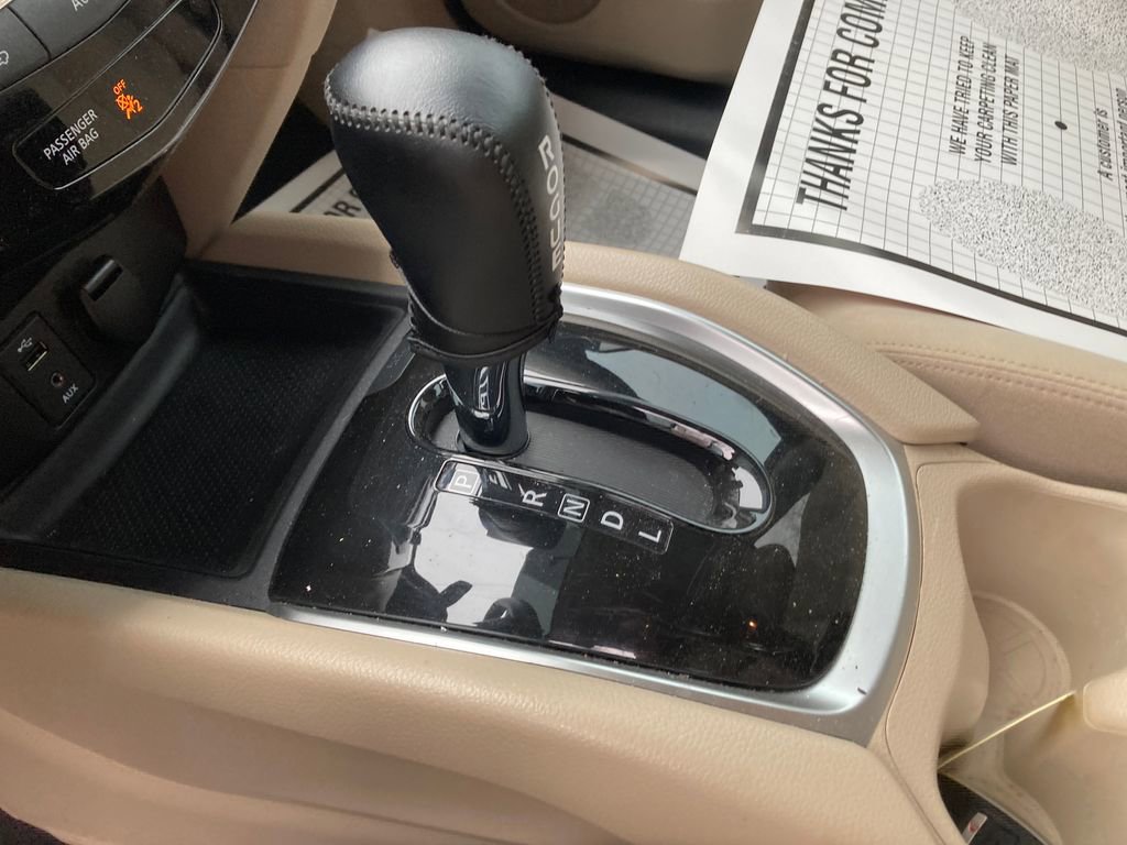 Used 2016 Nissan Rogue SV image 33