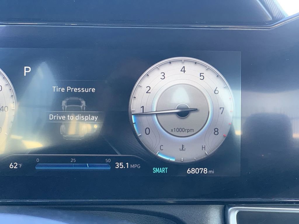 Used 2023 Hyundai Elantra Limited w/ Cargo Package image 9