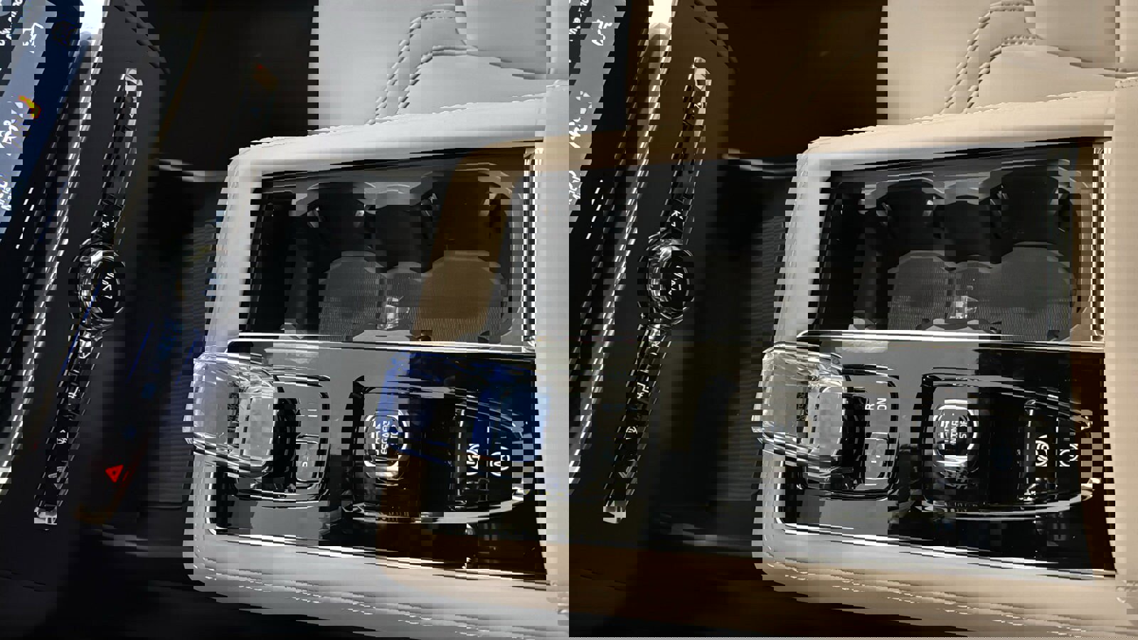 New 2026 Volvo XC90 T8 Plus w/ Protection Package Premier image 19