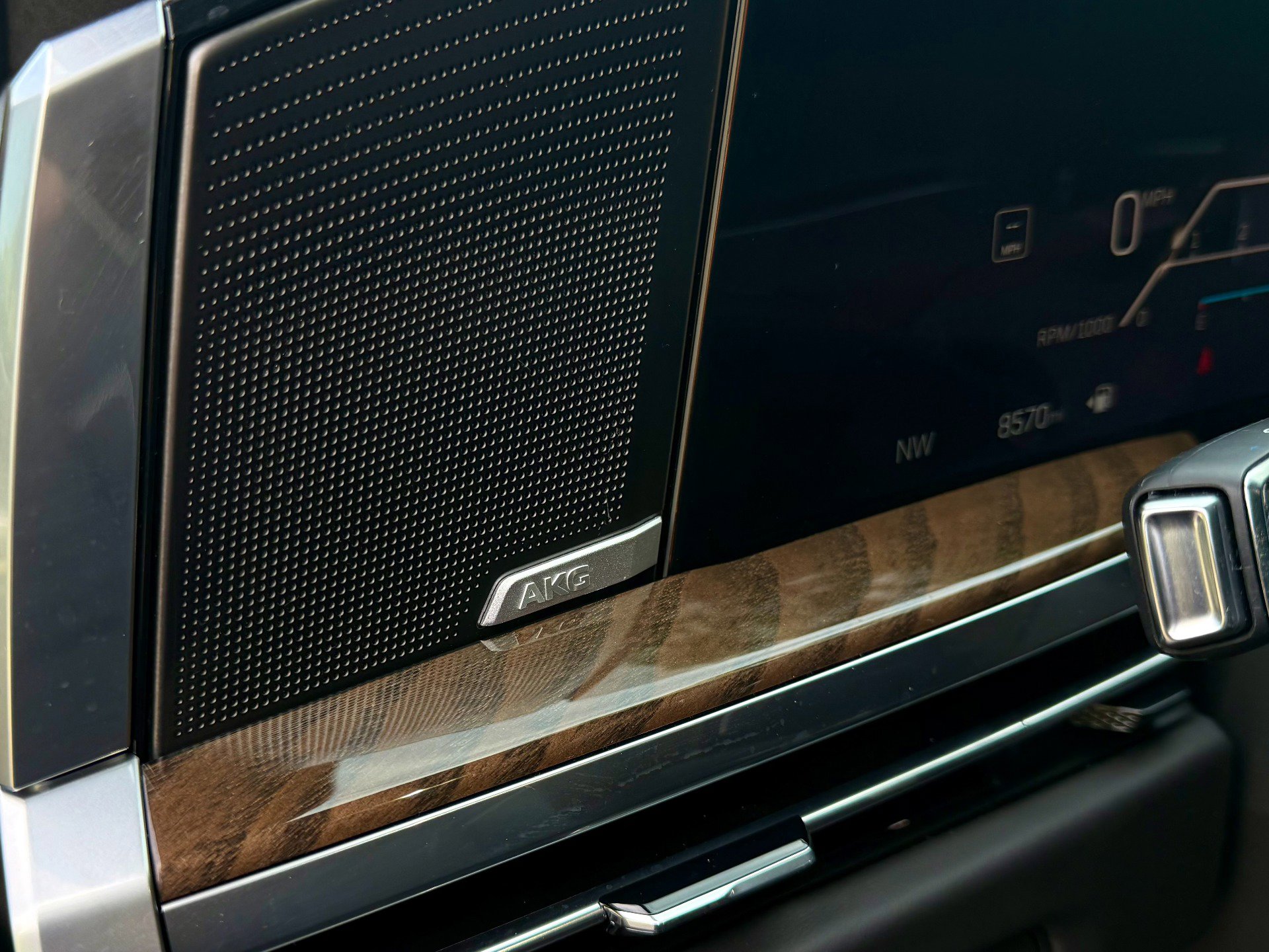 Used 2025 Cadillac Escalade Sport Platinum w/ LPO, ONYX Package image 24