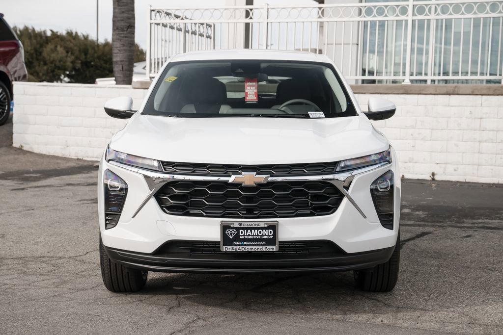 New 2026 Chevrolet Trax LS w/ LS Convenience Package FWD image 3